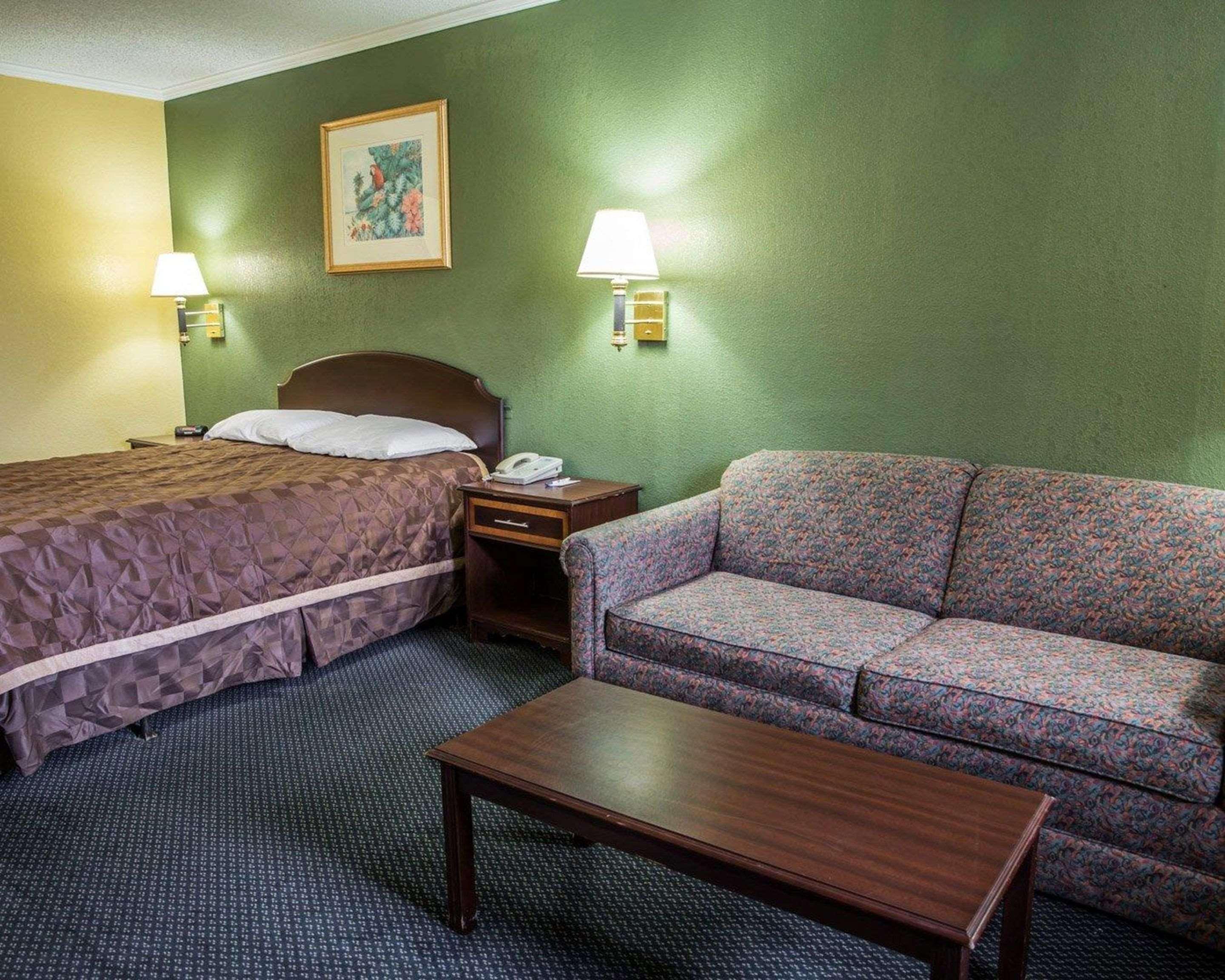 Rodeway Inn & Suites Plymouth Hwy 64 Exterior foto